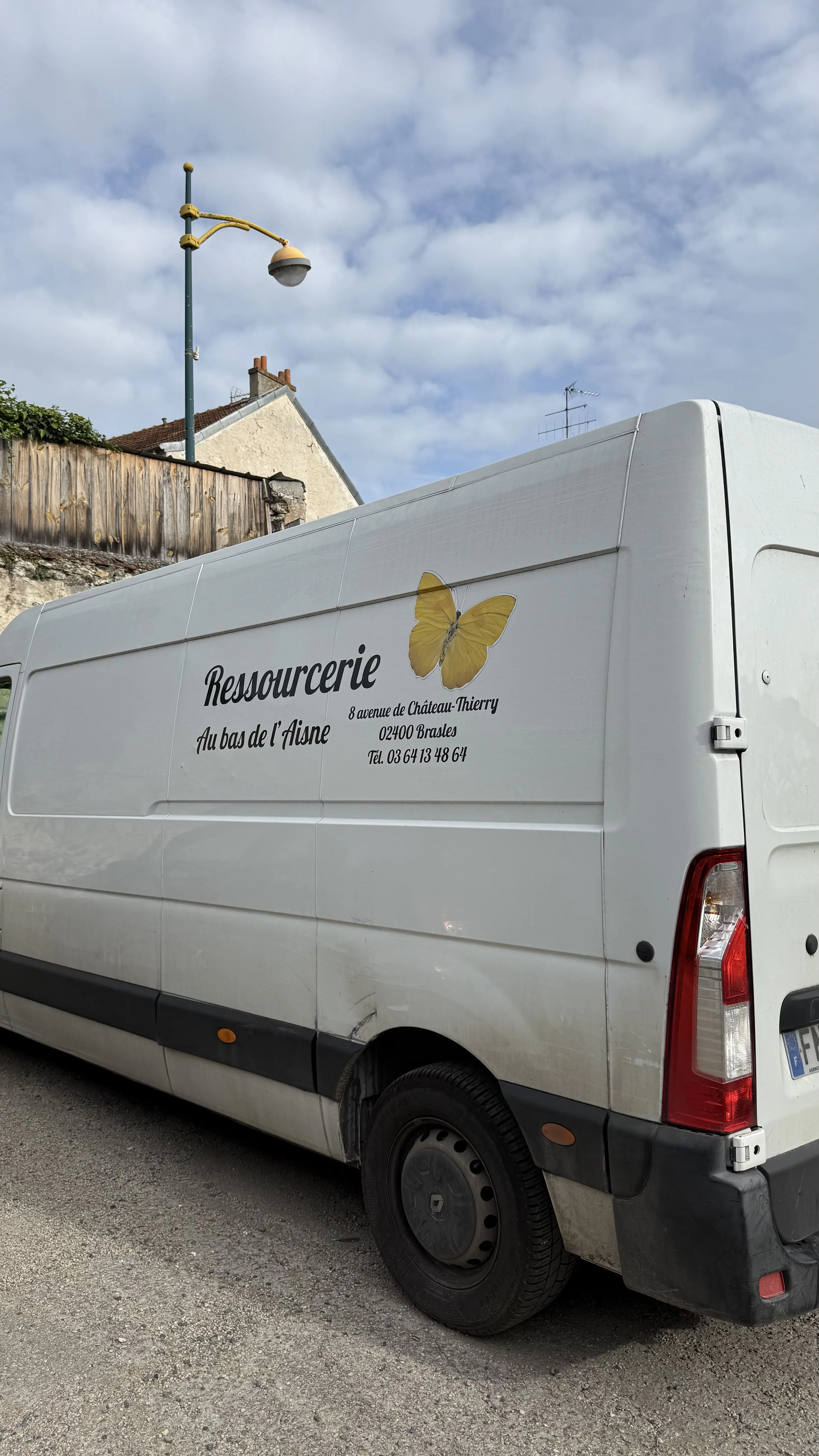 Camion de collecte des dons à domicile